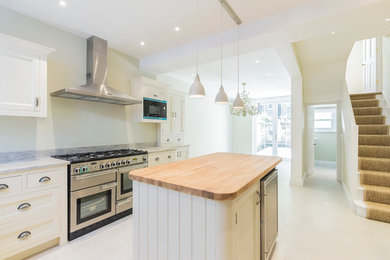 Inspiration for a timeless kitchen remodel in London
