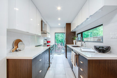 Kitchen photo in Toronto