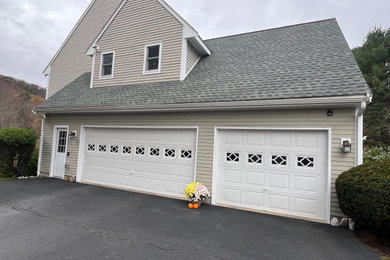 Minimalist garage photo in Other
