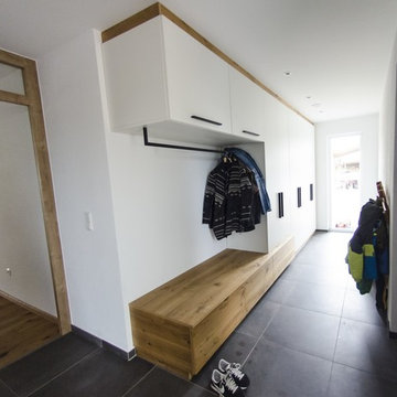 Garderobe weiss und Eiche geölt