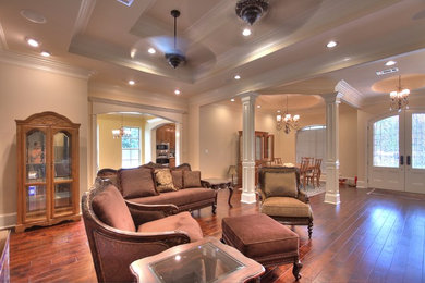 Example of a kitchen design in New Orleans