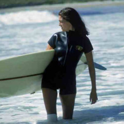 Slim Aarons, Minnie Cushing Surfing, 1965 - Paintings