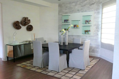 Dining room - contemporary dining room idea in Miami
