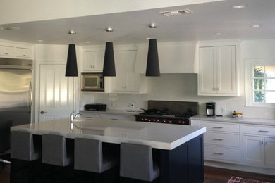 Example of a trendy kitchen design in Los Angeles
