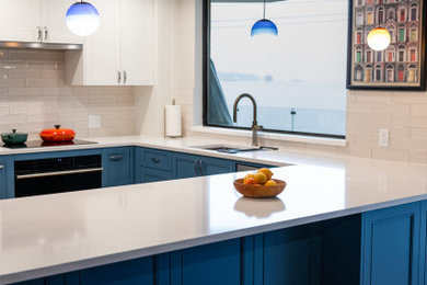 Kitchen - kitchen idea in Vancouver