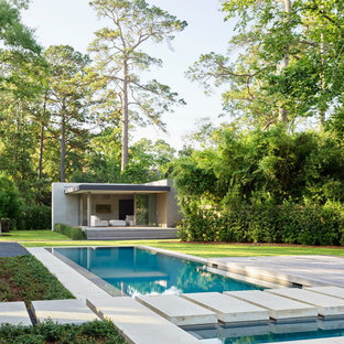 ヒューストンの中サイズの長方形モダンスタイルのおしゃれなプール (コンクリート板舗装	) の写真