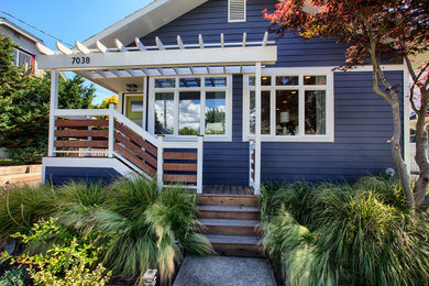 Arts and crafts exterior home photo in Seattle