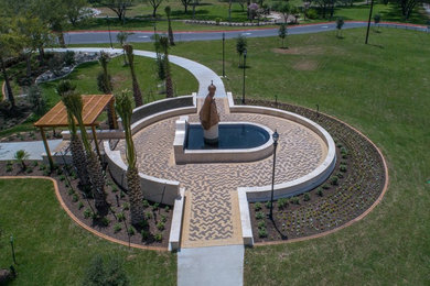Example of a minimalist patio design in Austin