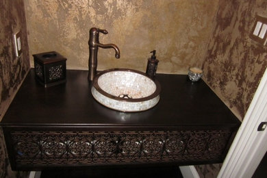 Example of a classic bathroom design in Houston