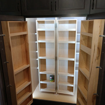 Brentwood Maple Smokey Hills Beaded Inset Door w/Caesarstone Topus Concrete qtz.