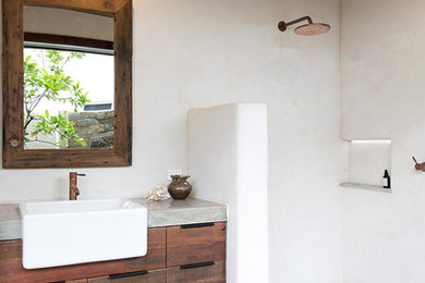 Design ideas for a tropical bathroom in Cairns.