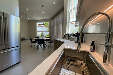 Kitchen - modern kitchen idea in Boston