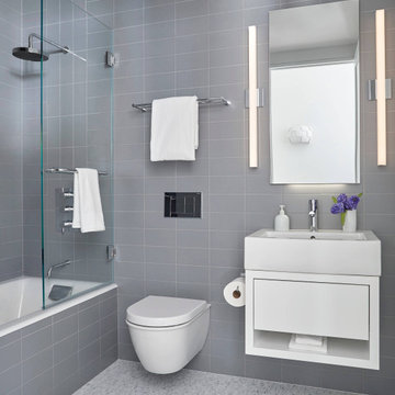 Tribeca Apartment With Roof Deck: Bathroom