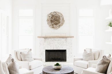 Inspiration for a transitional living room in Atlanta.
