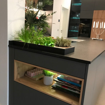 moderne, offene Küche mit vielen individuellen Extras in Potsdam