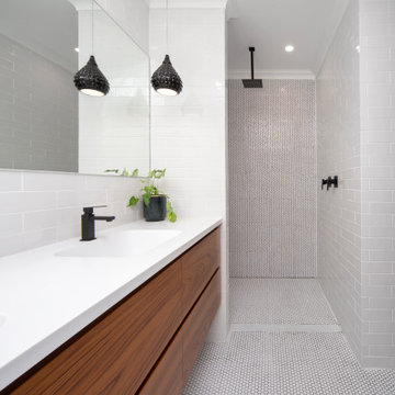 Retro 70's Bathroom