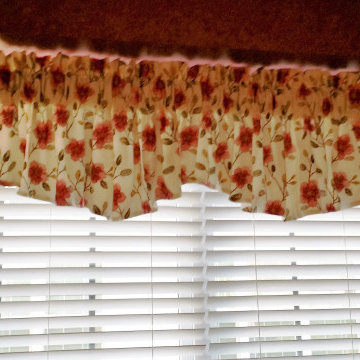 Gathered shaped Valance