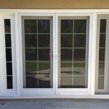 Swinging screen doors