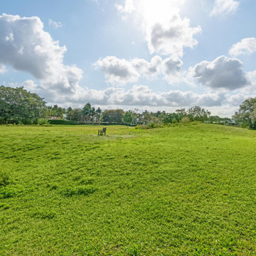 Palm Beach Polo Club: Exterior