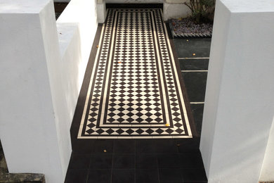 Inspiration for a victorian entrance in London.