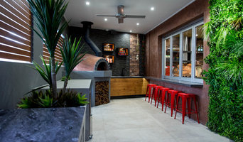 'Black Beauty' Outdoor Kitchen