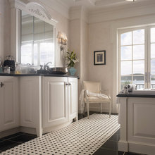 BLACK AND WHITE FLOOR TILE