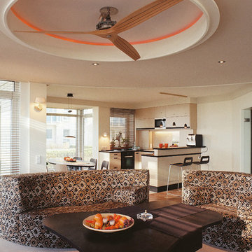 Blick vom Wohnzimmer in den offenen Koch-/Essbereich