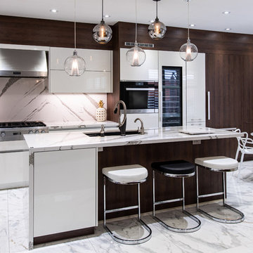 Modern Functional Oak Kitchen