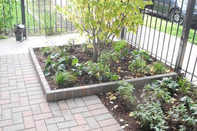 Design ideas for a modern landscaping in Chicago.