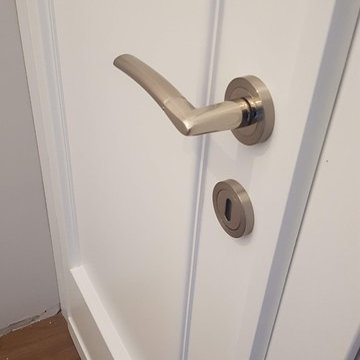 SISTEMAZIONE E VERNICIATURA PORTE INTERNE
