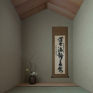 Photo of a modern home office and library in Tokyo with tatami flooring.