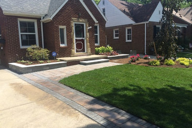 Design ideas for a traditional partial sun front yard stone landscaping in Detroit.