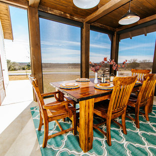 Bild på en stor lantlig separat matplats, med betonggolv och grönt golv