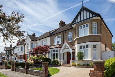 Photo of a contemporary two floor house exterior in London.