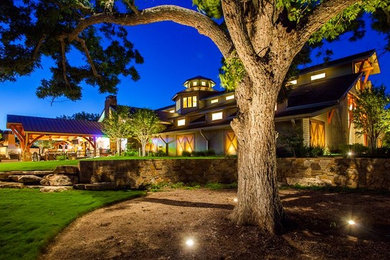 Inspiration for a traditional front yard landscaping in Houston.