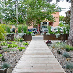 トロントのサンタフェスタイルのおしゃれなデッキの写真