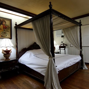 A cozy and comfortable room in a City - Plantation Shutters