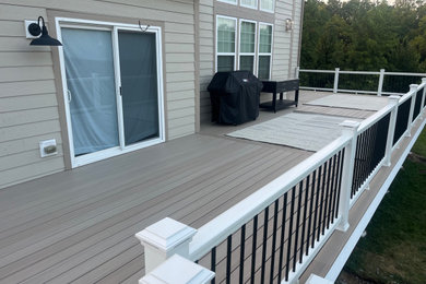 Deck - modern deck idea in Chicago