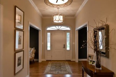 Inspiration for a traditional entryway in St Louis.