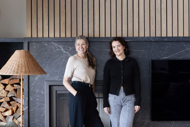 Trendy living room photo in Vancouver