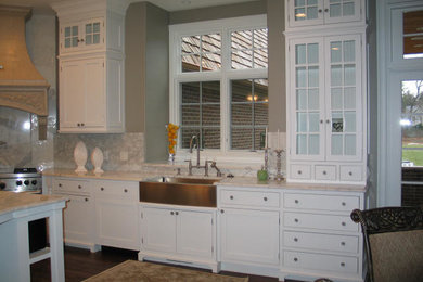 Large elegant u-shaped dark wood floor eat-in kitchen photo in Chicago with a farmhouse sink, shaker cabinets, white cabinets, marble countertops, gray backsplash, marble backsplash, stainless steel appliances and an island
