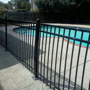 Klassischer Pool hinter dem Haus in runder Form in Oklahoma City