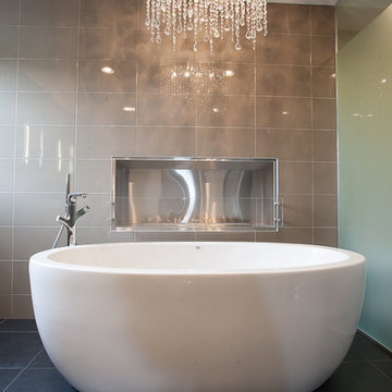 Free-Standing Tub with Fireplace