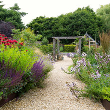 Garden Tour: A Bungalow's Country Garden Gains Modern Touches