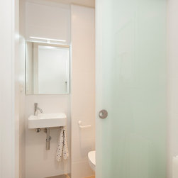 Puerta corredera aseo | Reforma de piso en Poblenou (Barcelona) - Interior Doors