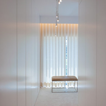 White Walk-In Closet with Full-Height Wardrobes, Paço de Arcos