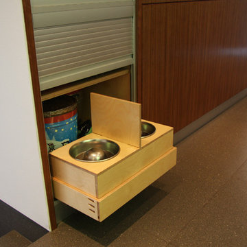 Dog feeding station