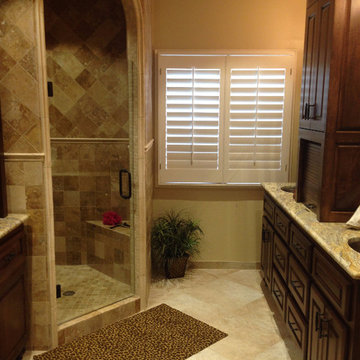 Neutral Grand Bathroom