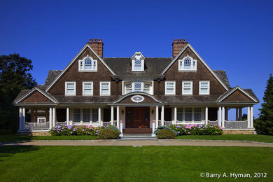 Large victorian exterior home idea in New York