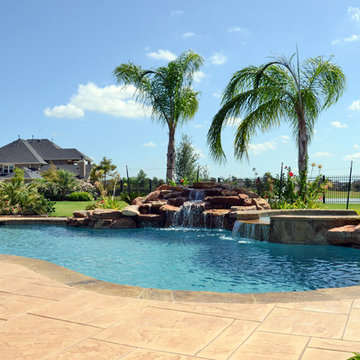 Elegant Custom Pool | Spa & Water Feature